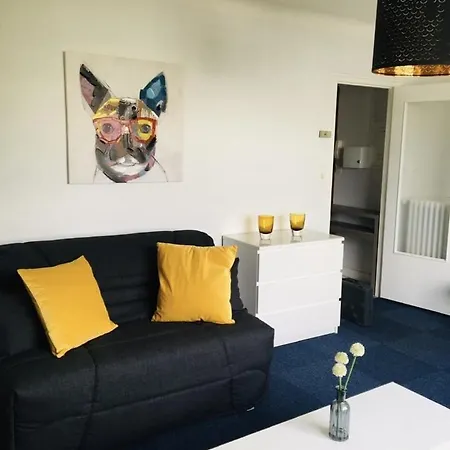 Beautiful Studio Close To A Park Apartment *