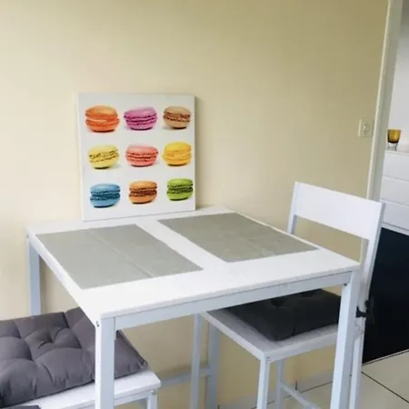 Beautiful Studio Close To A Park Apartment